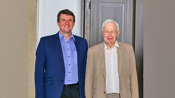Profesor Jean Marie Lehn, nositel Nobelovy ceny za chemii, navštívil opět VŠCHT